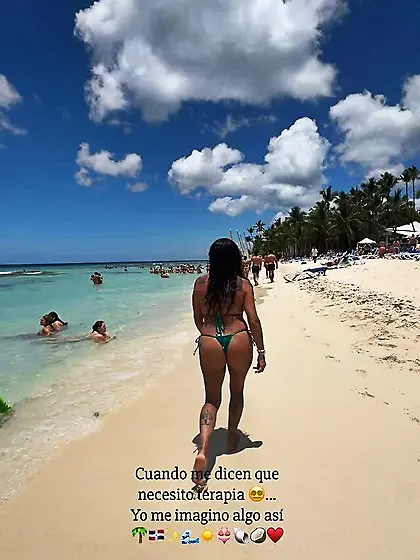 Milf hot cameltoe and ass