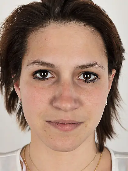 Porn actress was invited to the photo studio to pose naked on ca