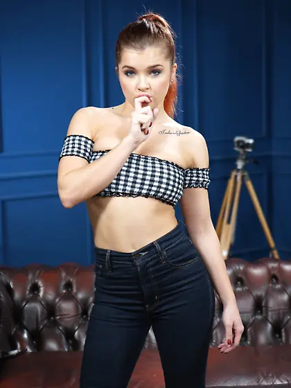 All-natural babe Renata Fox gets fucked balls deep