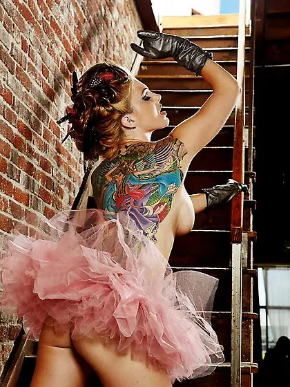 Tattooed redhead with big boobs and long legs Jesse Capelli pose