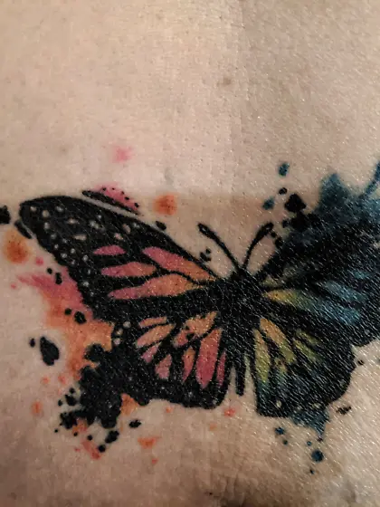 Hotwife gets Tattoo