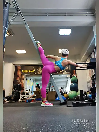 Straight brown eyes girl