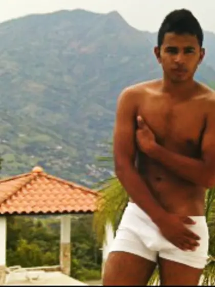 20 yo brunette Andres.