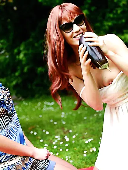 French Teensluts UPSKIRTS