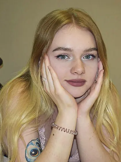 18yo teen green eyes girl