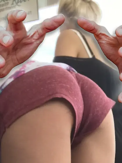 booty squeeze creepshot