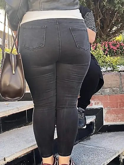 Big booty sexy ass jeans