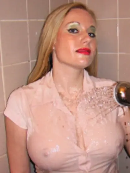 Blonde ladyisabelle perform anal