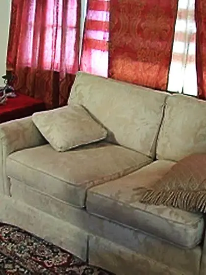 Cute redhead slut loves clothespins on her...