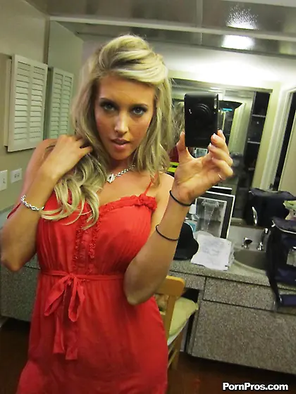 Round titted blonde Samantha Saint gets her shaved pussy banged