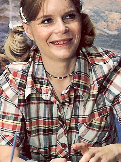 Photographer finds two girls and fucks them