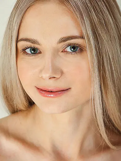 Welcome to our site and enjoy watching blonde Lenore.  Her shaved