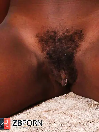 Kenyan student poses naked for tuition money - masturbate off