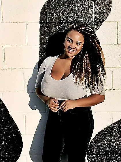 Allena Staples (allenagrams) shows big black tits