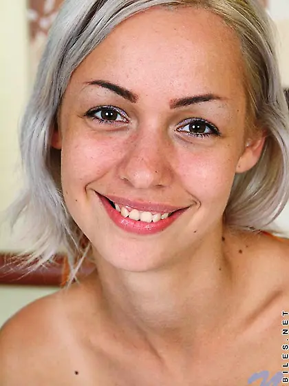 Seductive blonde fully naked