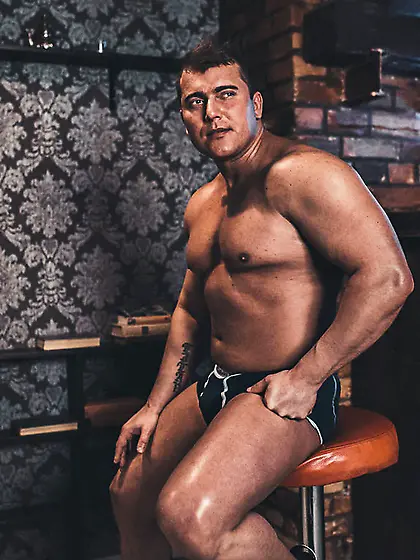 White gay mansostrong dancing