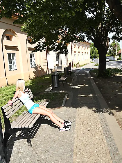 Nick Ross gives Joleyn Burst a pussy licking and a thorough outd