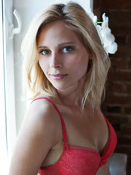 Hot blonde Skarlett goes softcore to strip naked and show her dr