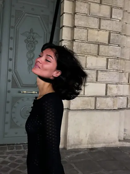 Get her on her tiptoes