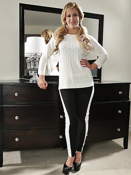 Pigtailed MILF Cherie Deville enjoys her own company