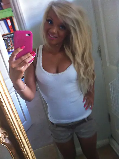 Uk amateur slag Juliette exposed