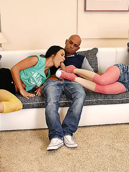 Wet feet threesome