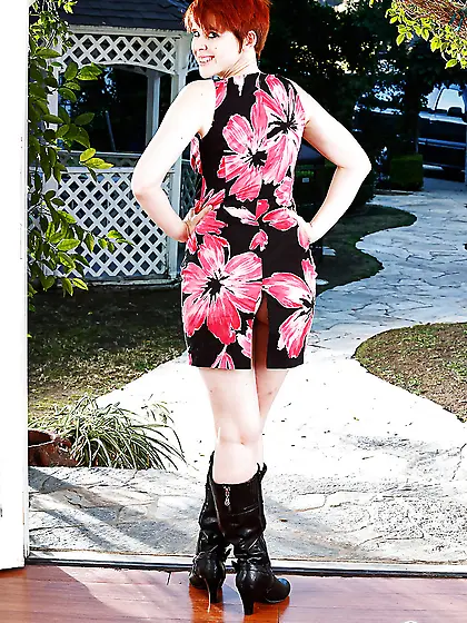 American short hair mature mom redhead