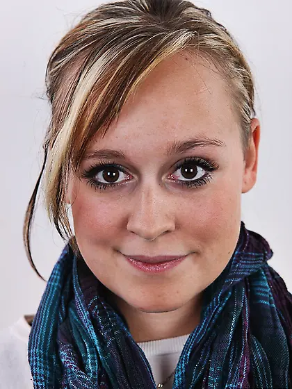 It's diva's great honor to pose naked with her thighs spread wid