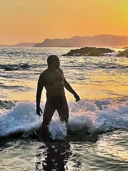 Man skinny dipping at the beach/pool