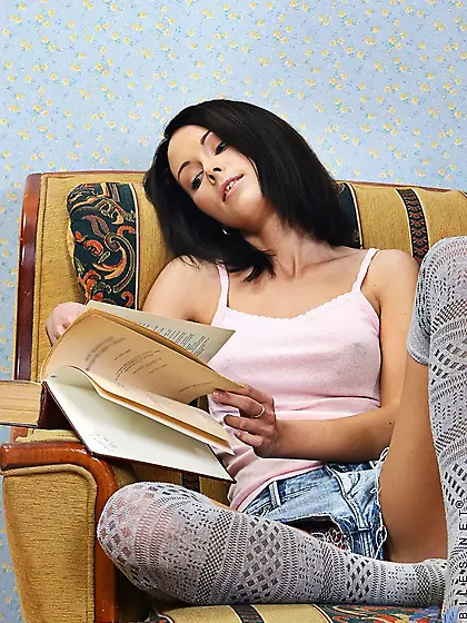 Teen Ludiya Nubiles with fine tits gets nude in the mirror and s