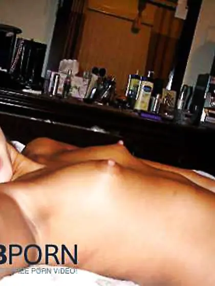 Latina de hermosos ojos y hermosos pezones