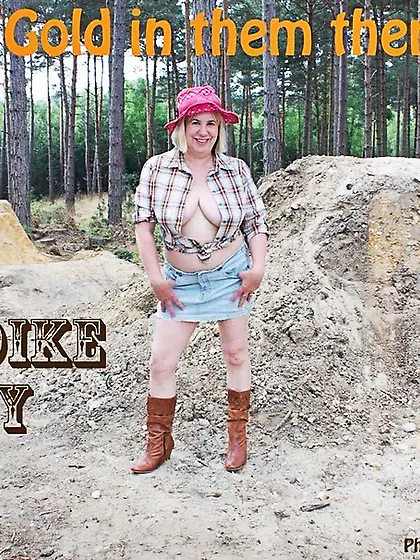 MILF Flashing Speedy Bee from United Kingdom