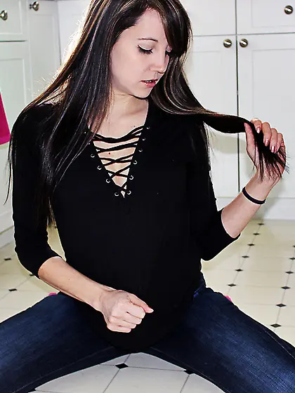 Kinky brunette lifts tight