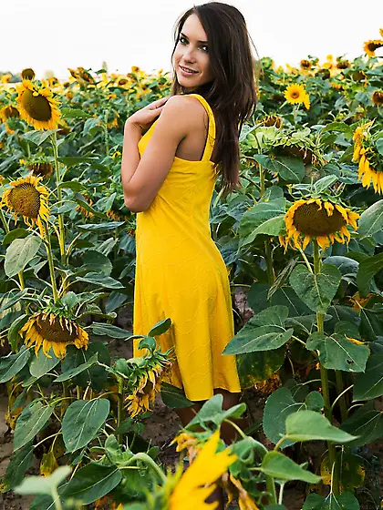 Gorgeous babe Semmi A removes her yellow dress outside in the su