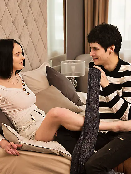 Cute babe Mery House pleasuring her boyfriend in the living room