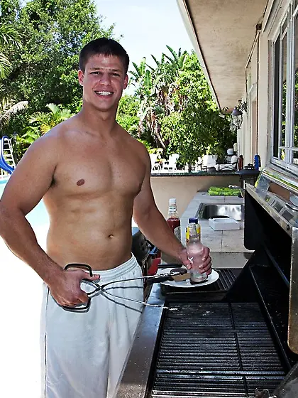 Muscles flex