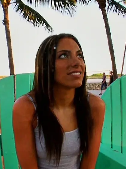 Juelz Ventura takes her clothes off on the bed and gets her fann