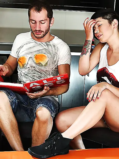 Asian teen's butthole is filled with cum after guy penetrates it