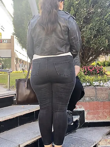 Big booty sexy ass jeans