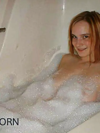LADY BARE IN BATHTUBE