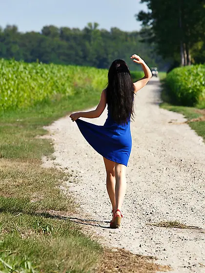 All natural brunette honey Luna loves showing her hairy twat out