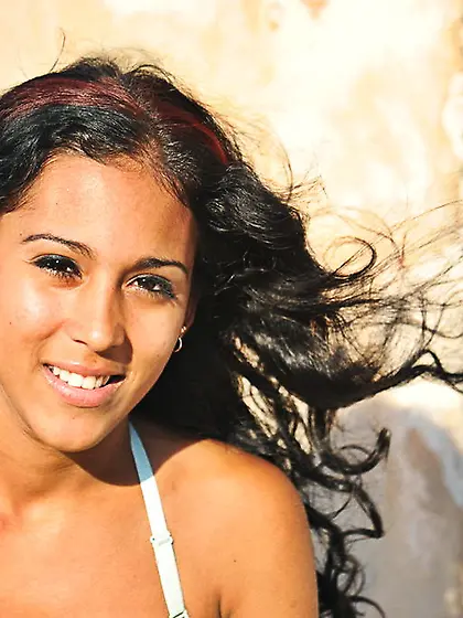 Swarthy brunette babe takes