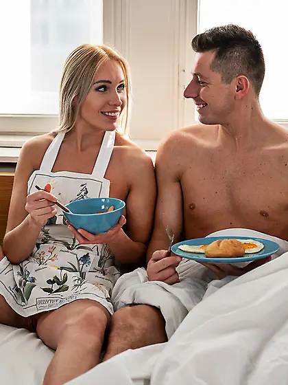 Angelika Grays pleases her man in the morning