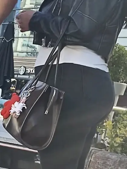 Big booty sexy ass jeans