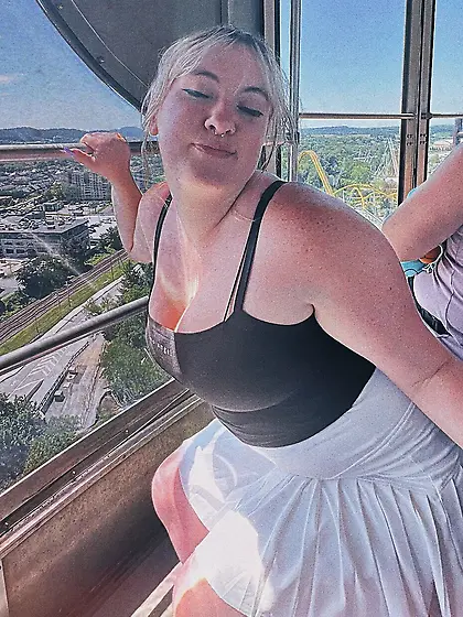 Thick PAWG slut Anna craves male attention