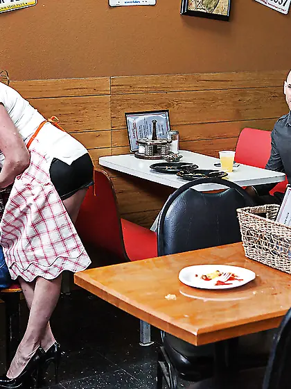 High heels facial skirt