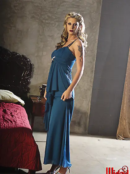 Seductive Brooke Banner takes her sexy clothes off and opens her