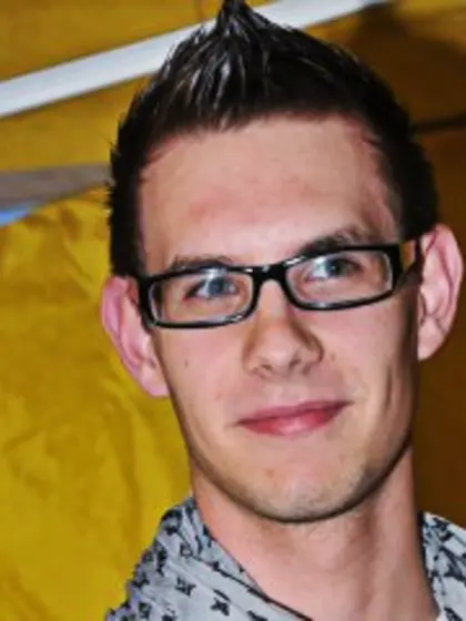 Brunette perform anal sex