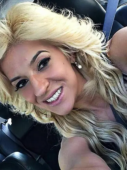 Que alternes su vagina con mi bocaQuiero lamer su