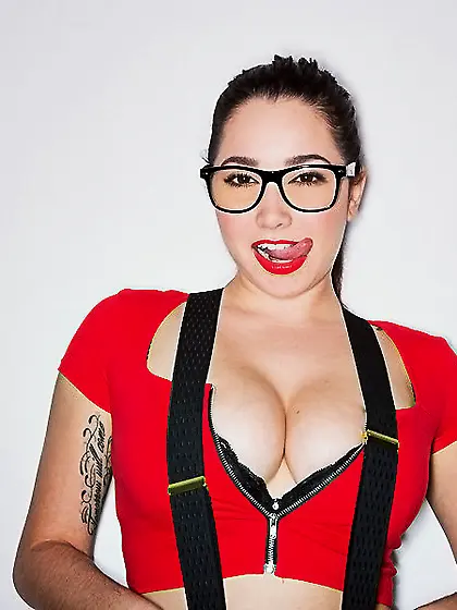 Glasses-wearing brunette with suspenders giving a tit-job in POV